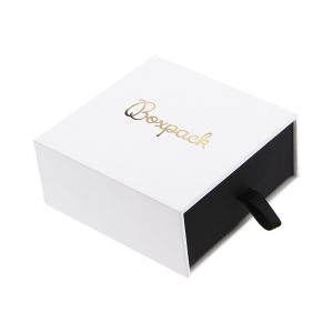 Caja de cartón para colgante y pendientes color blanco 90x87x39 mm PB-3-B