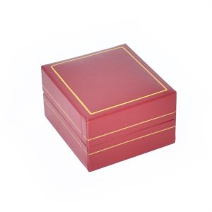 Estuche polipiel rojo para colgante 47x53x30 mm. J-07-C-R