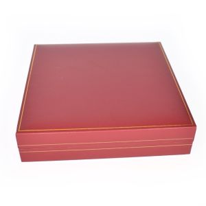 Estuche polipiel rojo para conjunto 162x162x37 mm. J-02-A-R