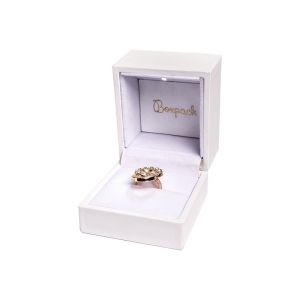 Estuche polipiel blanco para anillo 60X65X50 mm. C-11-S-B