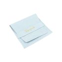 Bolsa de microfibra azul cielo con cierre de solapa y cinturón para joyería y bisutería. M-402-AC
