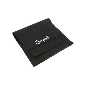 Bolsa más taco de microfibra negro para pendientes con cierre de solapa y cinturón para joyería y bisutería.