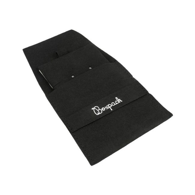 Bolsa más taco de microfibra negro para pendientes con cierre de solapa y cinturón para joyería y bisutería.