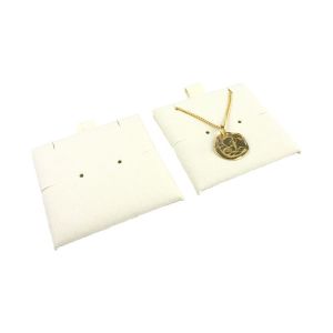 Bolsa más taco de microfibra marfil para pendientes con cierre de solapa y botón para joyería y bisutería.