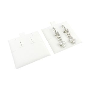 Bolsa más taco de microfibra blanco para pendientes con cierre de solapa y botón para joyería y bisutería.